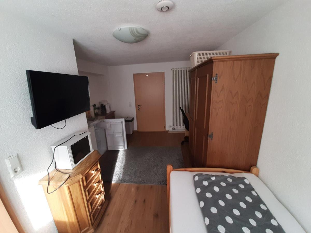 Biberach-Riss-Zimmer-Frei, Einzel-Zimmer Bad Kueche Birkenhard Exterior foto