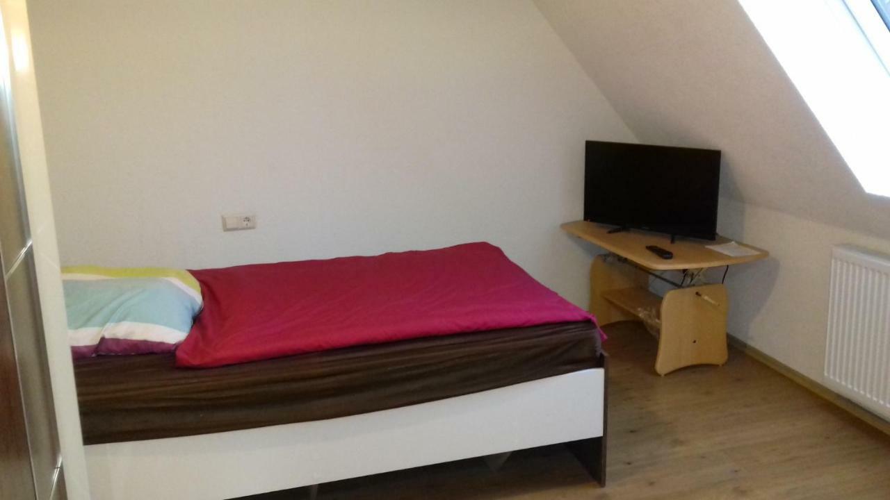Biberach-Riss-Zimmer-Frei, Einzel-Zimmer Bad Kueche Birkenhard Habitación foto
